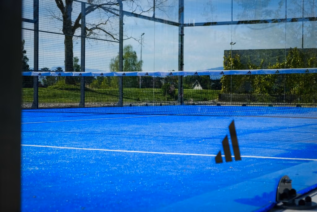 Court de padel de la marque adidas.