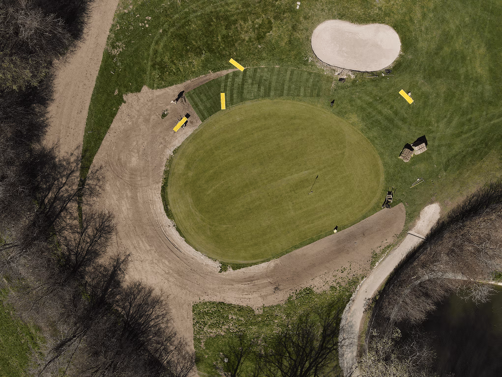 Point de vue aérien des travaux de réfection sur le golf du Signal de Bougy.