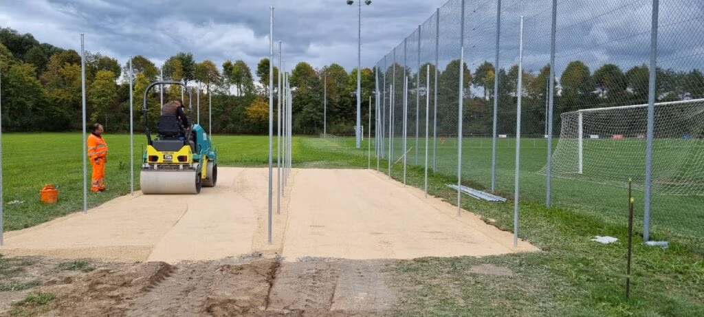 Création d'une cage de tir pour terrain de cricket à Cossonay.