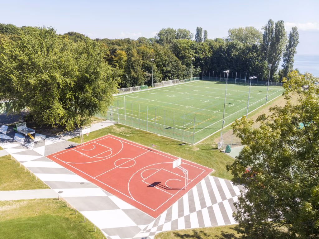 Création d'un terrain de basketball au centre sportif de Dorigny.