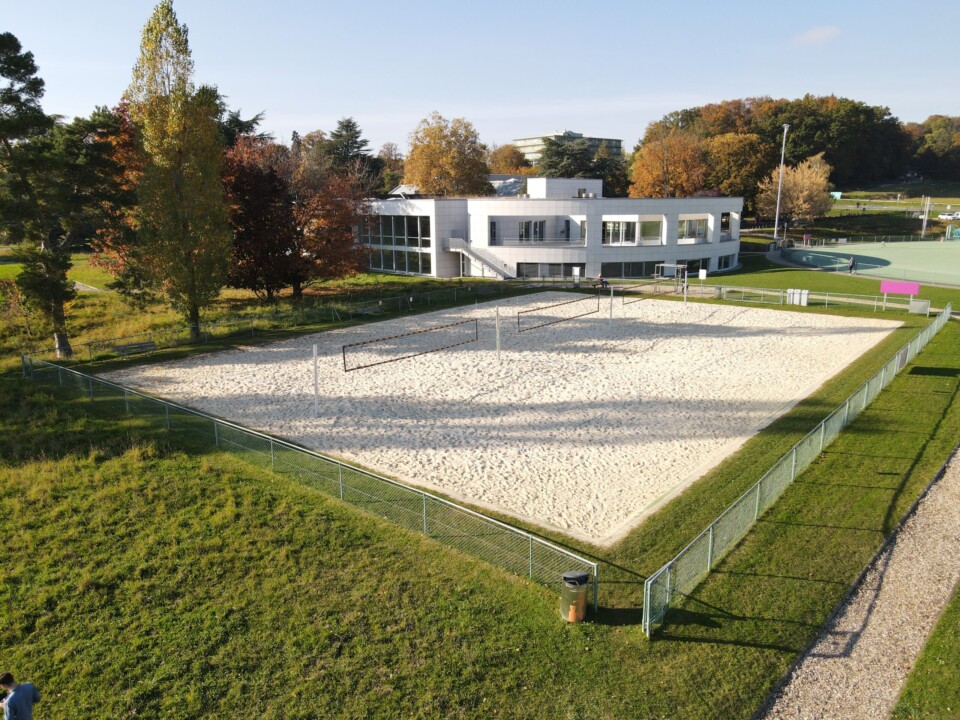 Beach-volley, Couche en béton, Sable, Entretien - Surface en sable, Équipe