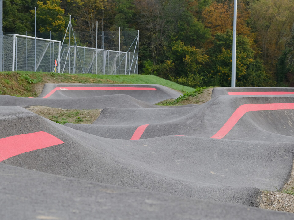 Centre sportif – En Bord, Aire de jeux, Aire de repos, Beach-volley, Padel