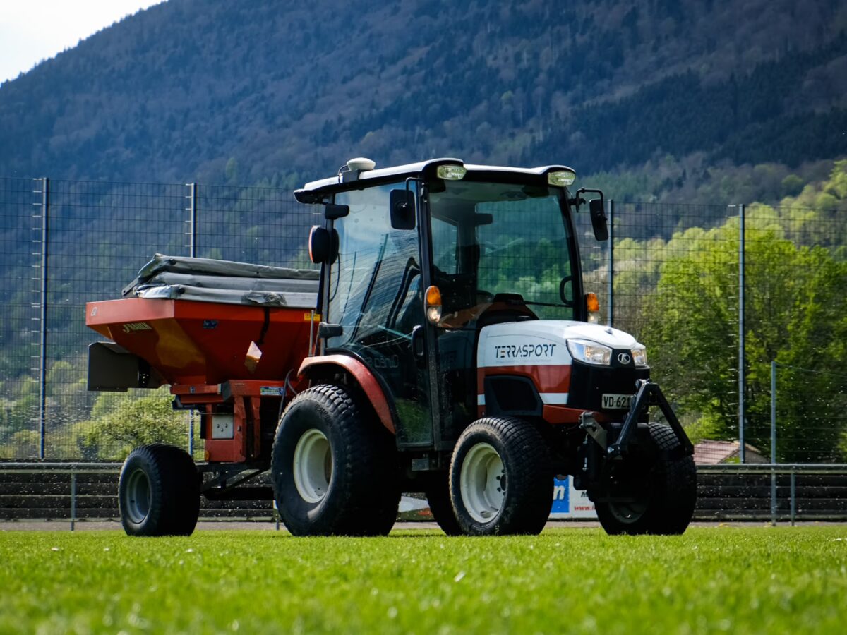 Entretien – Gazon naturel & hybride, Cricket, Football, Golf, Hockey sur gazon