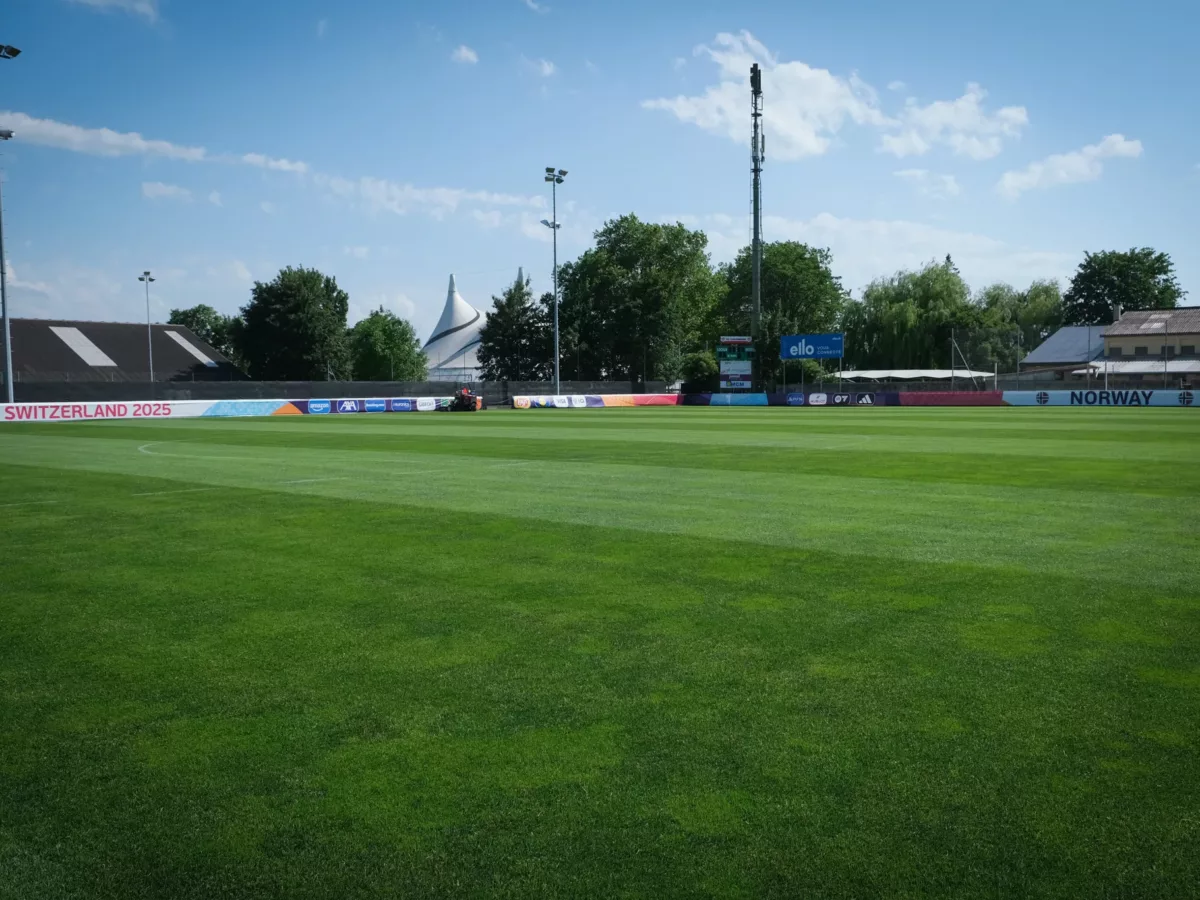 Entretien – Gazon naturel & hybride, Cricket, Football, Golf, Hockey sur gazon