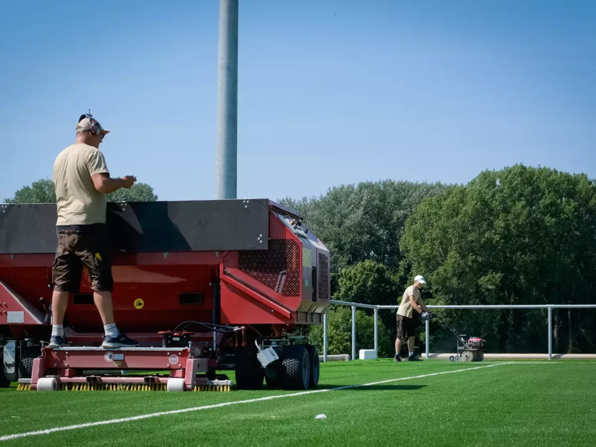 Entretien – Gazon synthétique high fibers, Cricket, Football, Rugby, Ligagrass